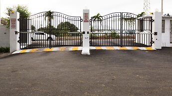 The Embassy Luxury Apt Crystal Towers II