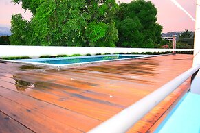 New Kingston Luxury Apt The Bromptons