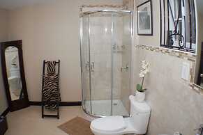 New Kingston Guest Apt at Evans