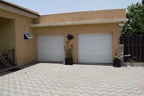 New Kingston Guest Apt at Evans