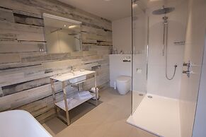 The Peacock at Barlow