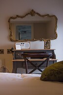 The Peacock at Barlow