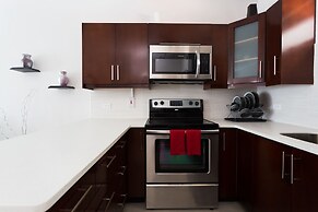 Kingston Luxury Guest Apt at Sullivan