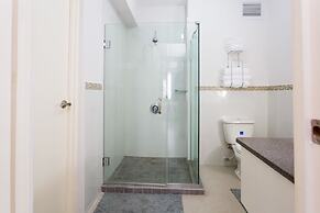 Kingston Luxury Guest Apt at Sullivan