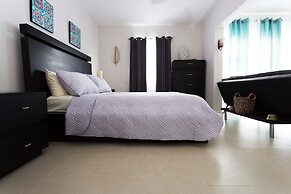 Kingston Luxury Guest Apt at Sullivan