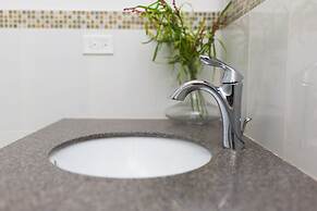 Kingston Luxury Guest Apt at Sullivan