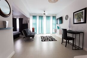 Kingston Luxury Guest Apt at Sullivan