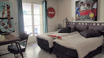A La Maison