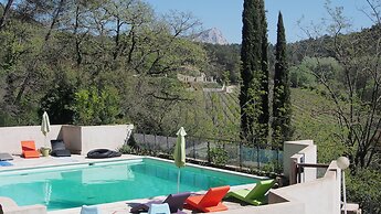 A La Maison