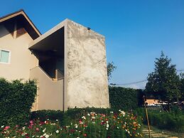 Shanti-Retreat Hotel