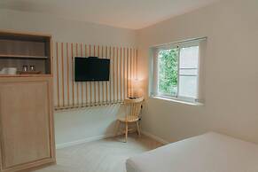 Shanti-Retreat Hotel