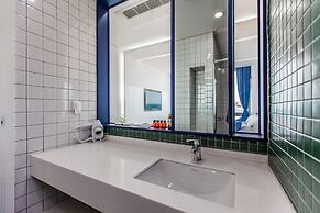 Bluespring Boutique Hotel