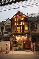 Sanae' Townhouse Chiang Mai