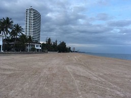 Rain Cha-Am Huahin by Cozy Sea