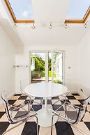 The Queen Edith Place - Lovely 6BDR Home in Secluded Neighbourhood