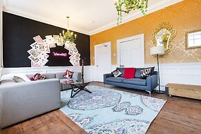 The Wonderland Townhouse - Amazing Alice in Wonderland 8BDR Home