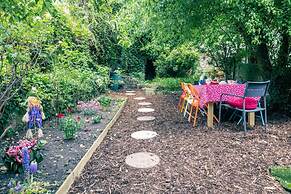 The Wonderland Townhouse - Amazing Alice in Wonderland 8BDR Home