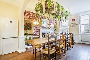 The Wonderland Townhouse - Amazing Alice in Wonderland 8BDR Home