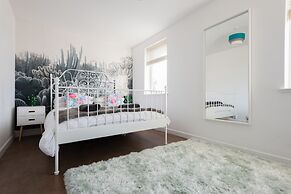 The Jericho Escape - Comfortable & Modern 4BDR in Jericho