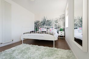 The Jericho Escape - Comfortable & Modern 4BDR in Jericho