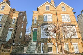 The Glasshouse Escape - 5BDR Victorian Jewel with Modern Twists in Jer