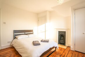 The Glasshouse Escape - 5BDR Victorian Jewel with Modern Twists in Jer