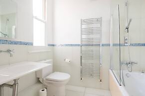 The Glasshouse Escape - 5BDR Victorian Jewel with Modern Twists in Jer