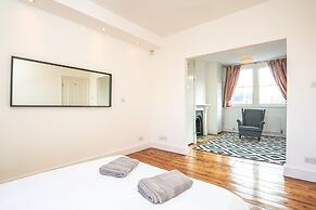 The Glasshouse Escape - 5BDR Victorian Jewel with Modern Twists in Jer