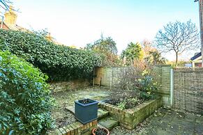 The Glasshouse Escape - 5BDR Victorian Jewel with Modern Twists in Jer