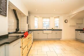 The Glasshouse Escape - 5BDR Victorian Jewel with Modern Twists in Jer