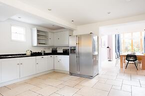 The Glasshouse Escape - 5BDR Victorian Jewel with Modern Twists in Jer