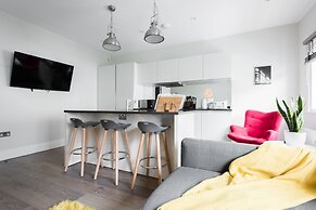 The Oxford Street Retreat - Modern 3BDR in 2 Apartments