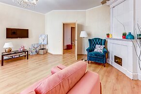 Home4day Central Apartment on Nevsky Prospekt