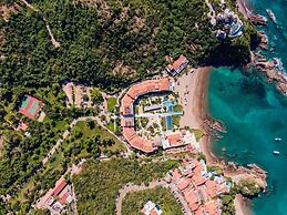 El Careyes Club & Residences