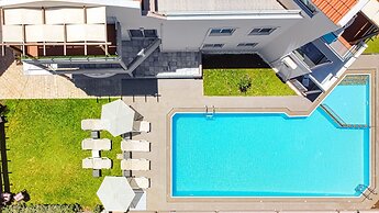 Oliva Beach Studios & Apartments