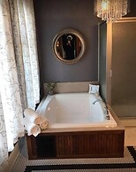 Evans Holly Grove Inn B&B