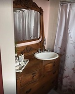Evans Holly Grove Inn B&B