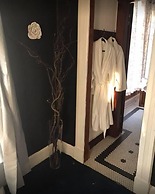 Evans Holly Grove Inn B&B