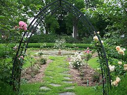 Vintage Gardens Bed & Breakfast