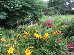 Vintage Gardens Bed & Breakfast