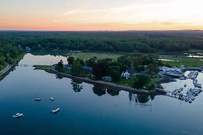 Dockside Guest Quarters & Restaurant