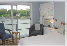 Dockside Guest Quarters & Restaurant