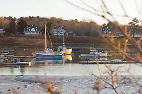 Dockside Guest Quarters & Restaurant