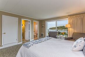 Dockside Guest Quarters & Restaurant