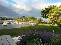 Dockside Guest Quarters & Restaurant