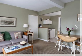 Dockside Guest Quarters & Restaurant