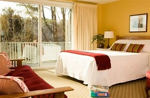 Dockside Guest Quarters & Restaurant