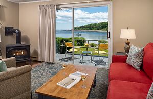 Dockside Guest Quarters & Restaurant