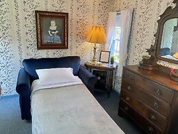 Family Farmhouse Inn