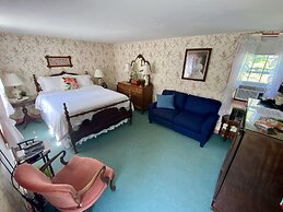Family Farmhouse Inn